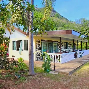 Akivai - Maison De Vacance Ua-pou Marquises Hakamoui